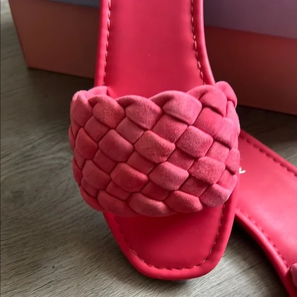 Pink Woven Slide Sandals with Intricate Design - Picture 2 of 4